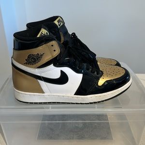 2018 Air Jordan 1 Retro High OG NRG
'Gold Toe'